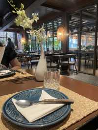 미슐랭에 선정된 푸팟퐁커리를 맛보다 - 더 로컬
