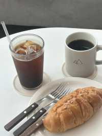 ️ 햇살 머무는 따뜻한 순간, 카페 하이☕️🤍