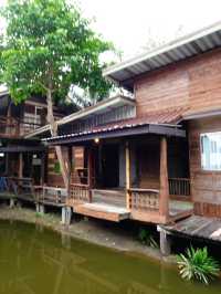นั่งเรือข้ามฟากไปนอนโฮมสเตย์ริมแม่น้ำ🛶🤭