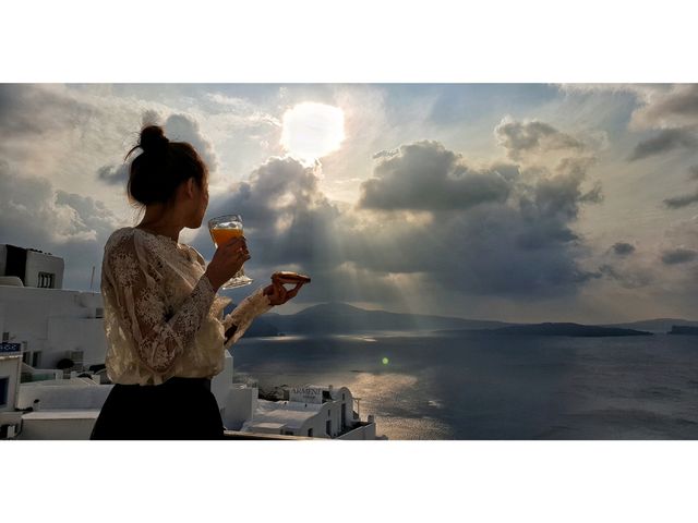 Honeymoon in Blue & White: Santorini Dreams
