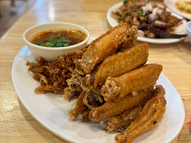 Local Flavours, No Frills: Porpran Larb Phed Roi Et at Huai Khwang