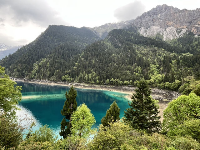  🌈 Jiuzhaigou Must-Visit Tips – Nature, Waterfalls & What to Skip