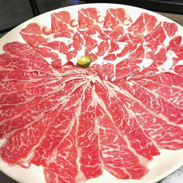 無限量添加的鴨血跟麪包豆腐 💕 麻辣雙拼火鍋好滋味-無老鍋