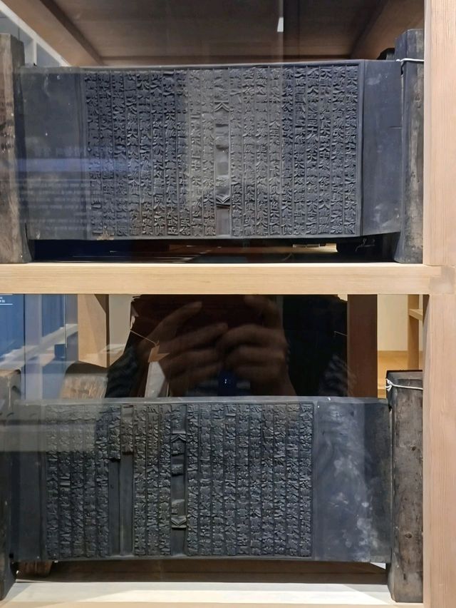 실내외 전시가 어우러진 시간 여행 공간