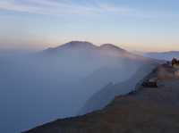 “Ijen Volcano: Where Blue Flames Meet Sunrise Skies”💙