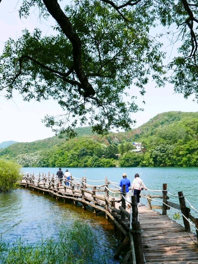 Chill Walks & Lake Vibes