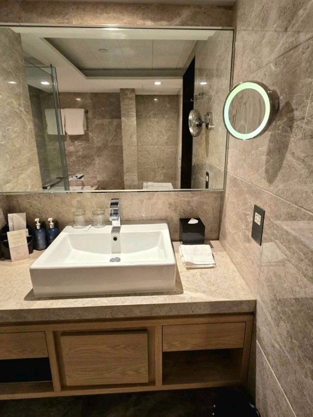 New World Millennium Hong Kong: Luxury by the Harbour