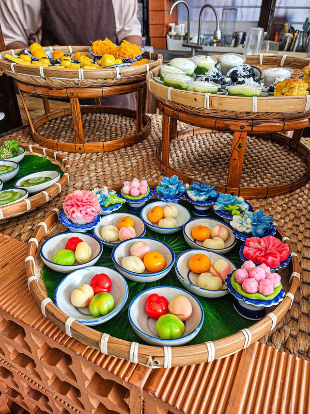 タイ伝統菓子とヴィンテージな空間を楽しめる「タイ – Thai Dessert Cafe」へようこそ！ 甘いお菓子と一緒