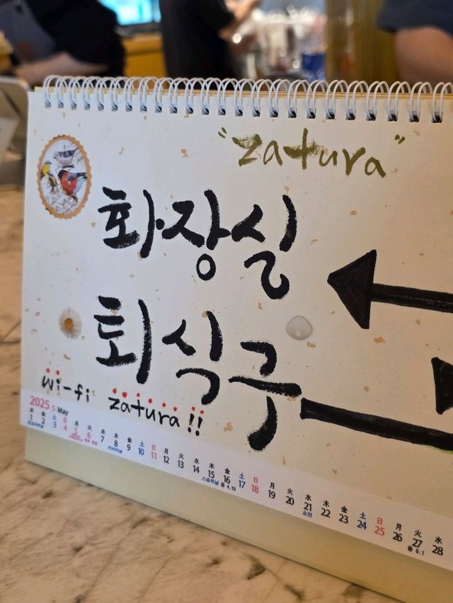 초핫플 카페
