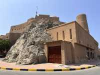 【Al Jalali Fort／アル・ジャラリ要塞｜ムトラ湾を見守る“海辺の防御要塞と時の記憶”】