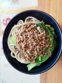 【ネパール・パタン Binu's Laphing Center】ラッフェンだけじゃない！パタンで味わうローカル麺