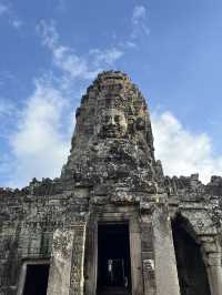🛕 Sunset at Bayon Temple — A Once-in-a-Lifetime Moment You’ll Never Forget