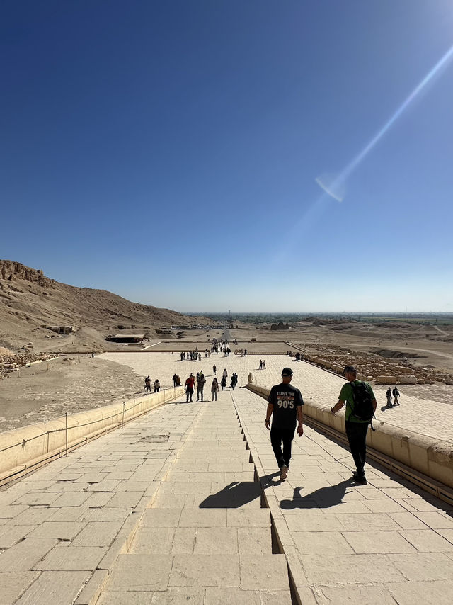 Terraces Of Defiance: A Queen’s Geometry Against the Gods