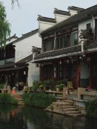 แต่งชุดจีนโบราณเดินเล่นที่เมืองโบราณโจวจวง