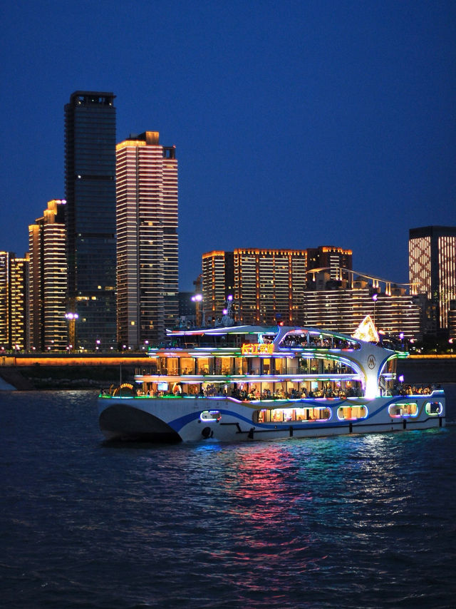 Yangtze River Cruise 🚢🌌