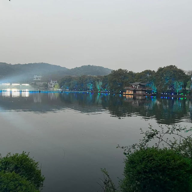 🌅 West Lake (西湖): A Grand Stage of Nature and Culture