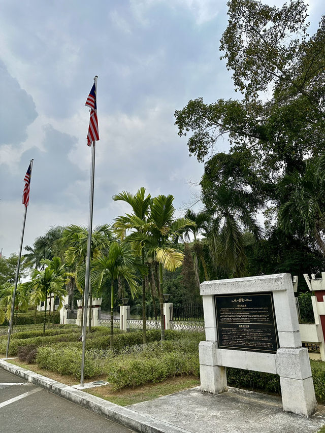 🕊️ Plaza Tugu Negara – Honour, History, and City Views in Bloom