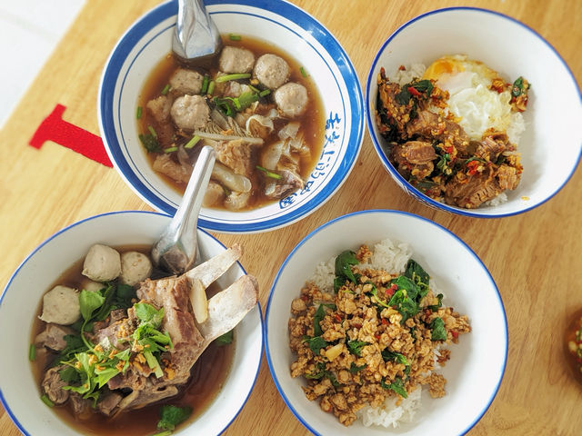 โป้เหอ | ก๋วยเตี๋ยวเนื้อตุ๋นอยุธยา