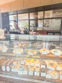 พักผ่อนหย่อนใจที่ REALM Cafe 