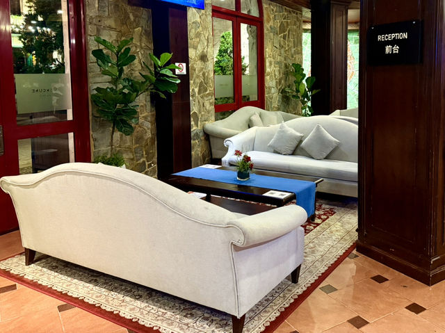 Castle Stay in the Clouds: Mercure Danang French Village