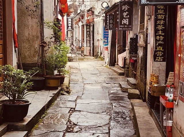 🏡✨ *Likeng Village (李坑): Wuyuan’s Canal-Lined Dreamscape* 🌊🏮