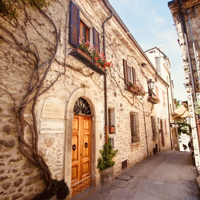 🏰 “San Marino: A Republic in the Clouds” 🇸🇲 🏰 “San Marino: A Republic in the Clouds” 🇸🇲