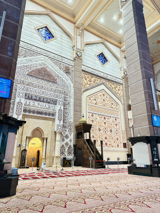 Calm Heart & Peace of Mind 🕌🌳⛲️