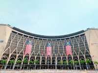 Kompleks Kementerian Kewangan – The Curved Crown of Putrajaya