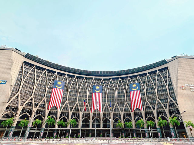 Kompleks Kementerian Kewangan – The Curved Crown of Putrajaya Kompleks Kementerian Kewangan – The Curved Crown of Putrajaya