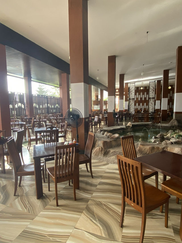 พักผ่อนบนเกาะสวรรค์ที่ Phi Phi Cliff Beach Resort