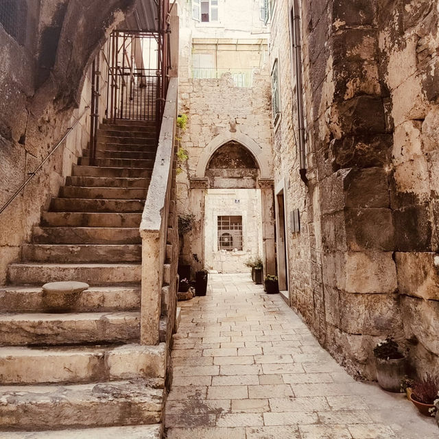  Split Solo Escape: Step into History at Split’s Must-See Museums! #SoloInSplit