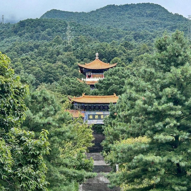 A Peaceful Journey at Chongsheng Temple