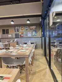 A Cozy Spot for Western Food Lovers
