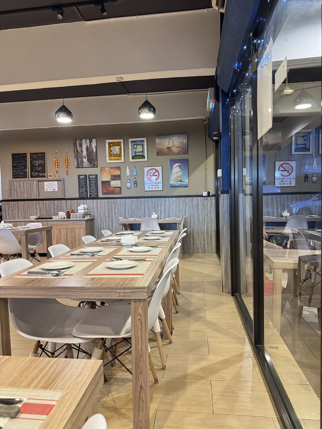 A Cozy Spot for Western Food Lovers