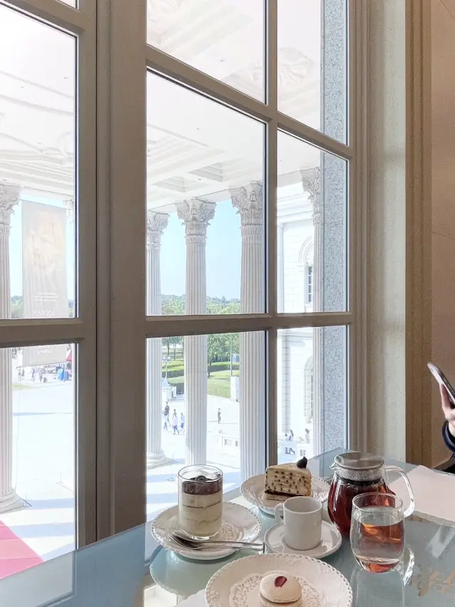 台南 Deep Blue Café — 藝術中的休憩,千層可麗餅的魅力