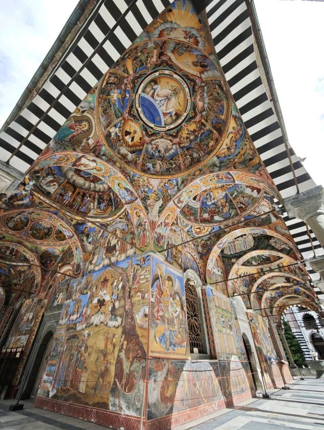 色彩斑斕的東正教傑作#里拉修道院 (Rila Monastery)-保加利亞丘斯滕迪爾州