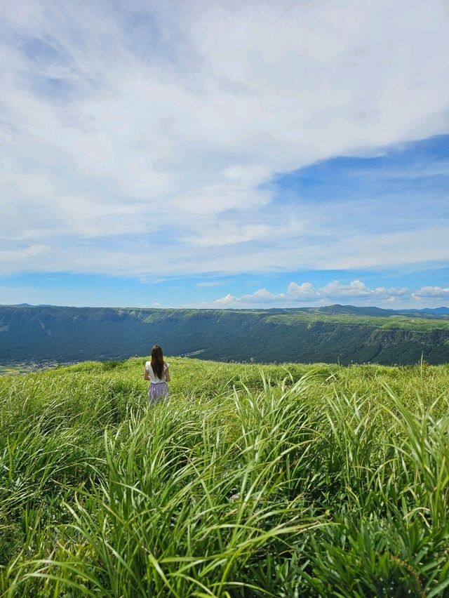 阿蘇五岳と外輪山を一望する、天空の大パノラマ 阿蘇五岳と外輪山を一望する、天空の大パノラマ