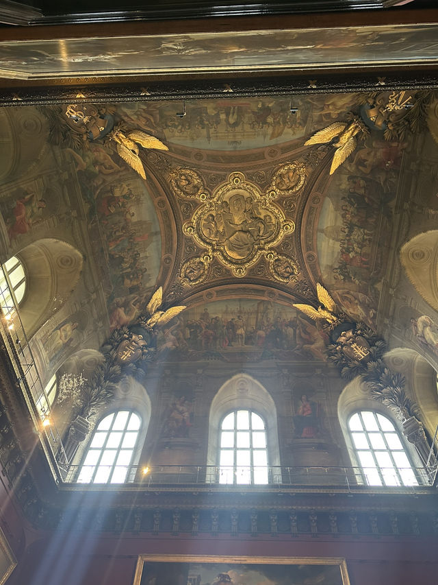 🖼️ Louvre Museum: A Timeless Treasure in the Heart of 