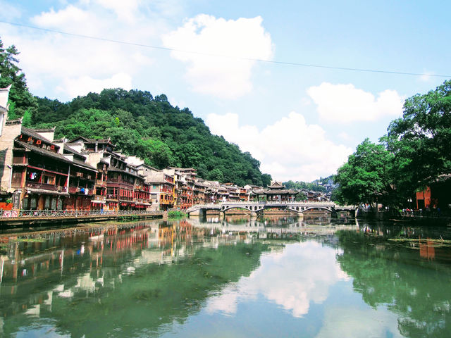 Travel to Fenghuang Ancient Town - Walk among the silent ancient poems