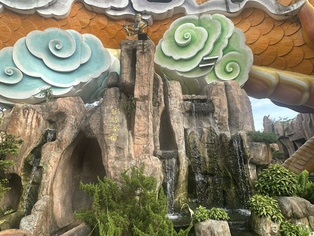 🐉 Walking Inside the World’s Largest Fortune Dragon – Yong Peng Adventure! 🐉 Walking Inside the World’s Largest Fortune Dragon – Yong Peng Adventure!