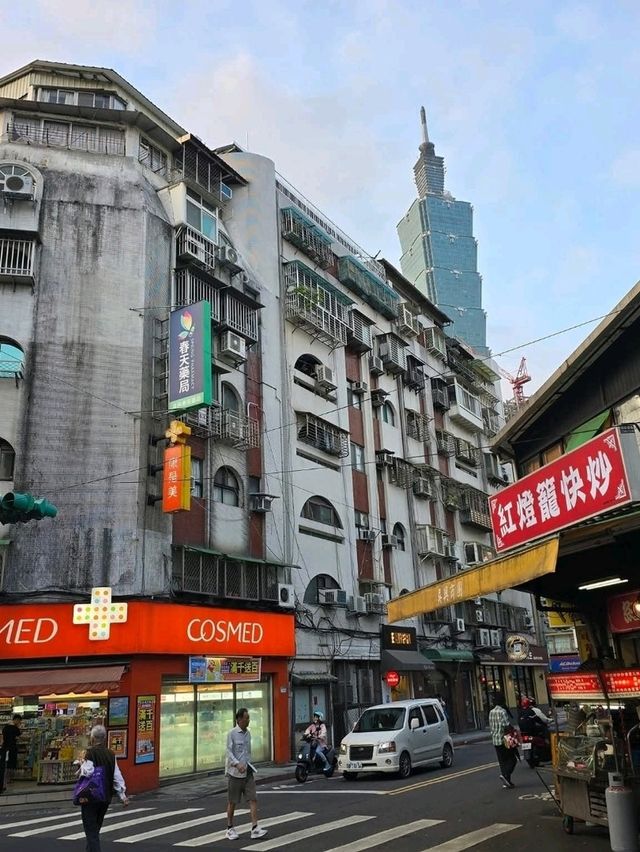 Golden Hour Stroll at Taipei 101: Sunset Vibes & Insta-Worthy Moments 🌇✨ Golden Hour Stroll at Taipei 101: Sunset Vibes & Insta-Worthy Moments 🌇✨