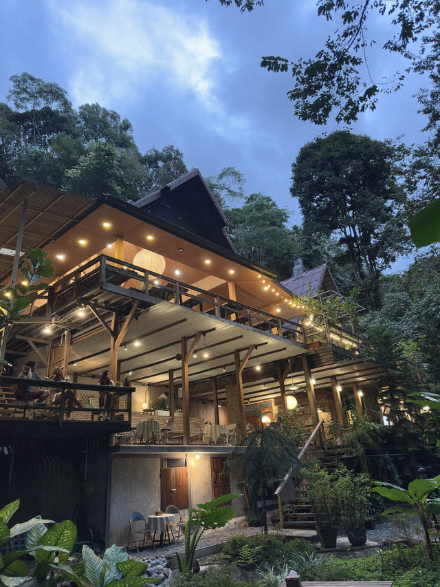 Mae Kampong Village, nestled in the hills of Chiang Mai Mae Kampong Village, nestled in the hills of Chiang Mai