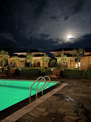 Had a amazing time here in chitwan.
 #chitwan #munalandmayur #swimmingpool 