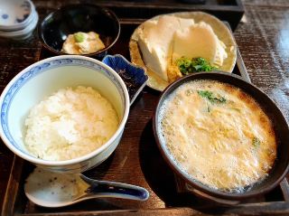 🇯🇵【箱根湯本】雨天箱根湯本之旅🚃 在浪漫列車上享用腐皮午餐和日式點心。