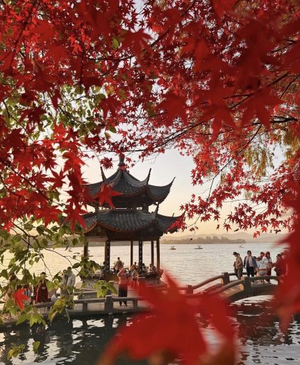 Autumn Foliage Review: West Lake, Hangzhou – A Hidden Spot to