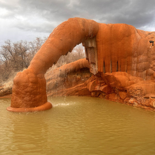 Other worldly hot springs, looks like Mars 🪐