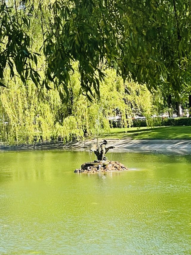 【ポーランド🇵🇱/満開のチューリップが咲くサスキ庭園】