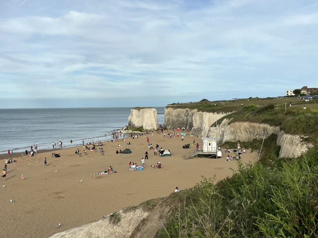 Sea, sand and Charles Dickens - Broadstairs day trip from London 