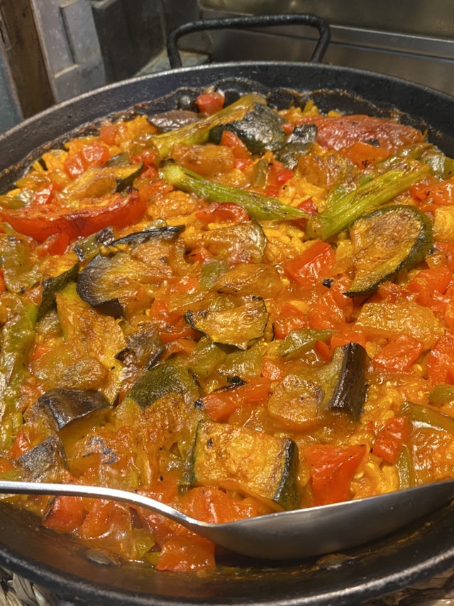 Bites, Beams, and Beauty: Falling for Barcelona