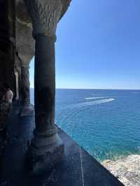 It is with the panoramic view of the sea 